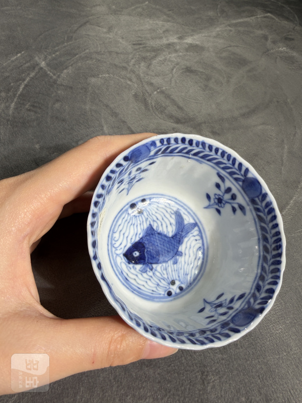 清晚期青花鱼藻纹花口杯 - 图9